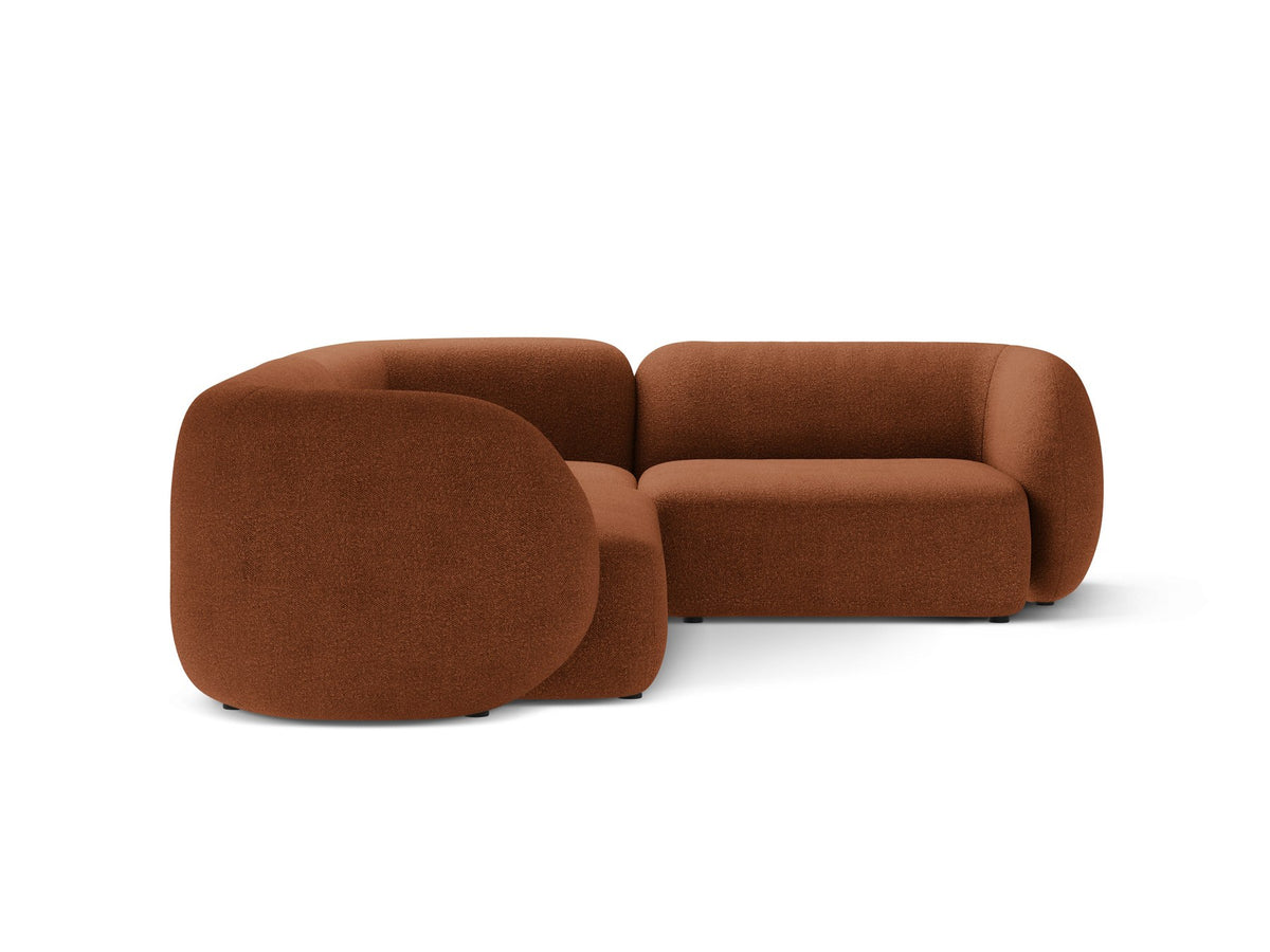 Weisses Ecksofa rechts von Micadoni aus der Kate-Serie mit strukturiertem Bouclé-Stoff, schwarzen Kunststoffbeinen und modularem Aufbau.