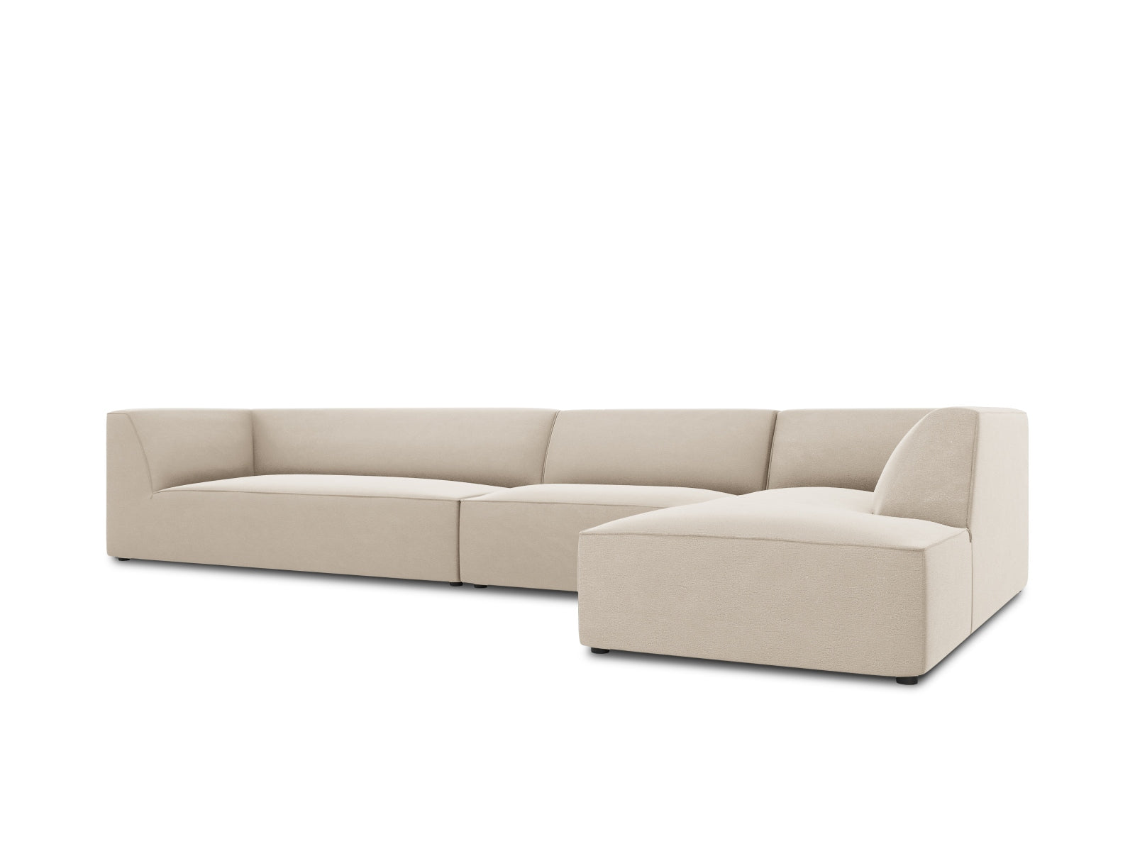 Erleben Sie das Ruby Velour Ecksofa rechts 5 Sitzer von Micadoni – ein elegantes, modulares Sofa, das Stil und Komfort in Ihr Zuhause bringt.