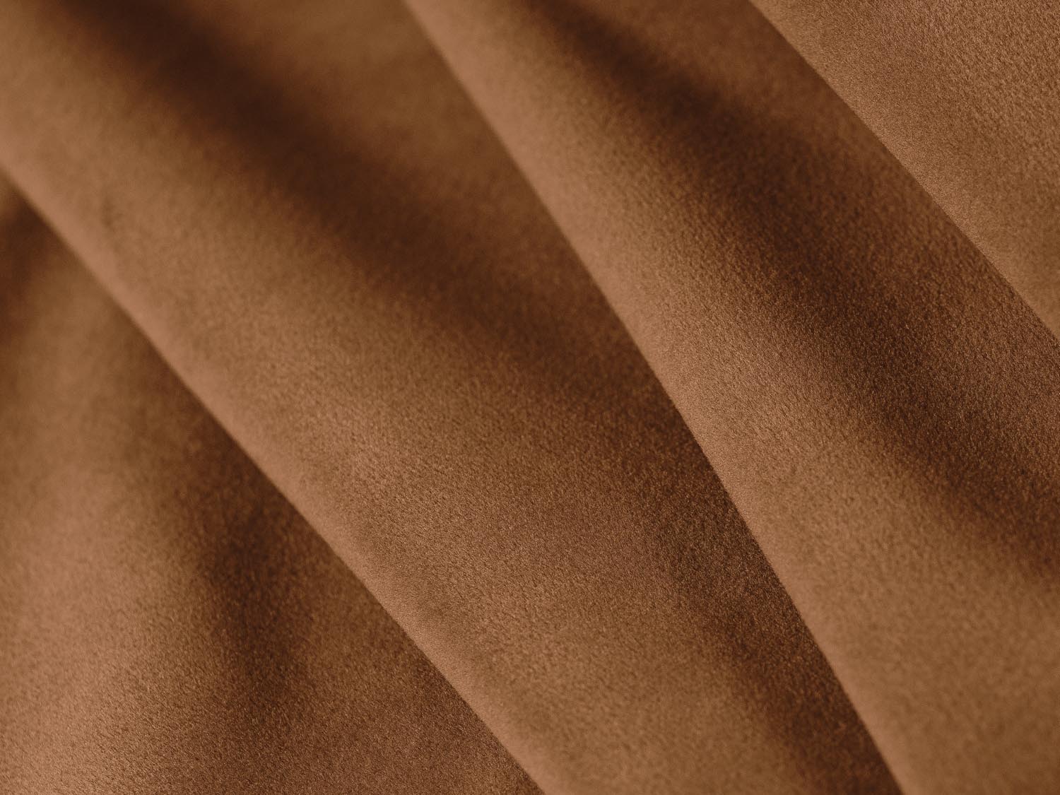Modernes Kendal Velour Ecksofa in warmem Camel, 5-Sitzer, perfekt für gemütliche Wohnzimmer. Hochwertige Verarbeitung von Micadoni.