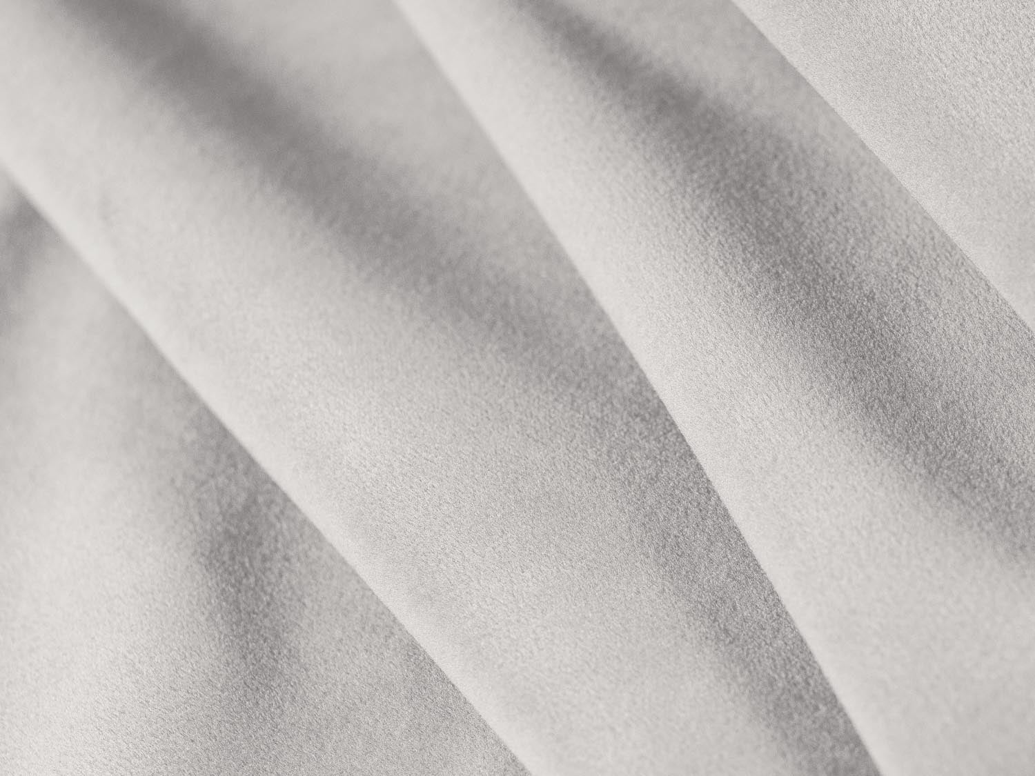 Modernes Kendal Velour Ecksofa in edlem Grau, perfekt für gesellige Runden. Komfortables 5-Sitzer L-Sofa von Micadoni für Ihr Wohnzimmer.