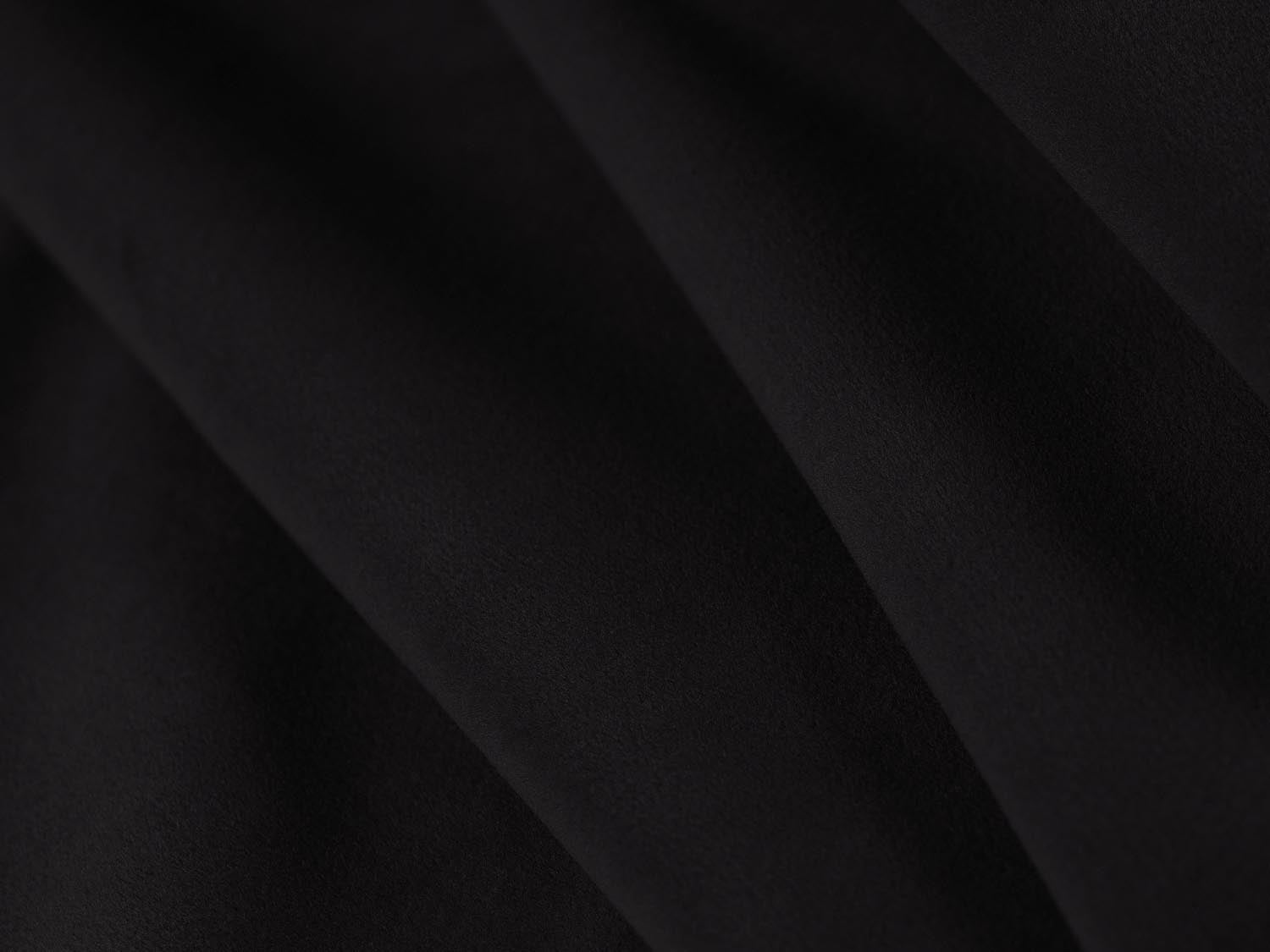 Modernes Kendal Velour Ecksofa in edlem Schwarz, 5-Sitzer, perfekt für gemütliche Wohnzimmer, erhältlich bei Micadoni.