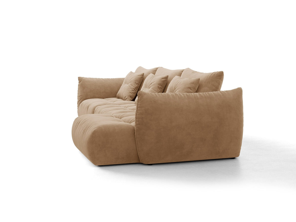 Beiges L-Sofa rechts Bloom von Micadoni mit Veloursstoff-Bezug Casino Pearl, schwarzen Kunststoffbeinen und sichtbarem Staufach unter der Sitzfläche.