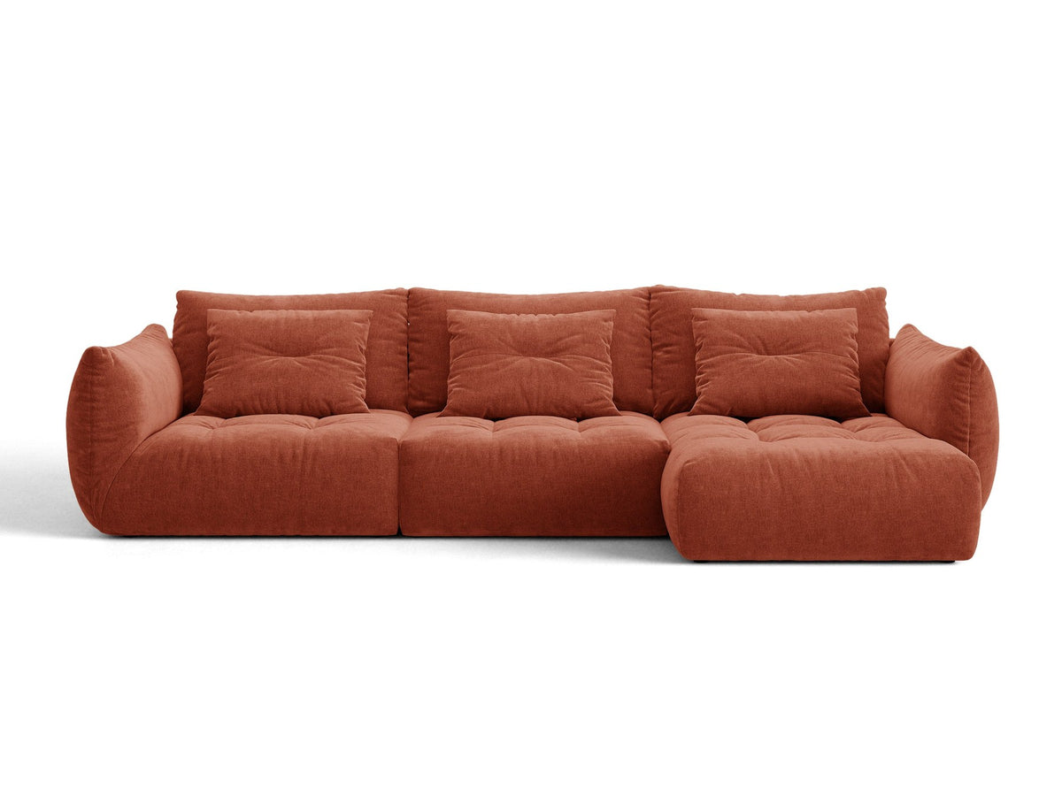 Beiges L-Sofa rechts Bloom von Micadoni mit Veloursstoff-Bezug Casino Pearl, schwarzen Kunststoffbeinen und sichtbarem Staufach unter der Sitzfläche.