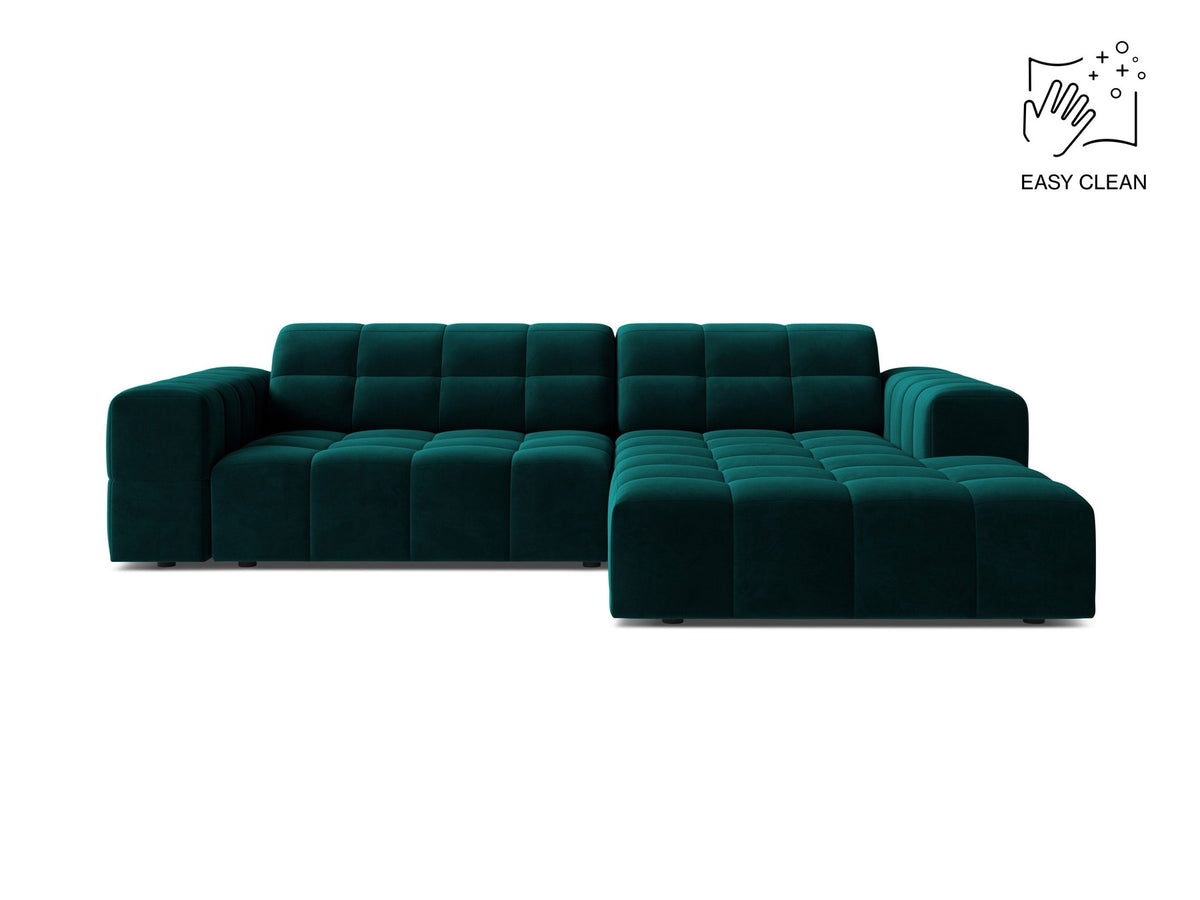 Jennifer Linkes Ecksofa von Micadoni in leichtem Beige, L-Form rechts, bezogen mit Chenille-Stoff Eden 2 Pearl, schwarze Kunststoffbeine.