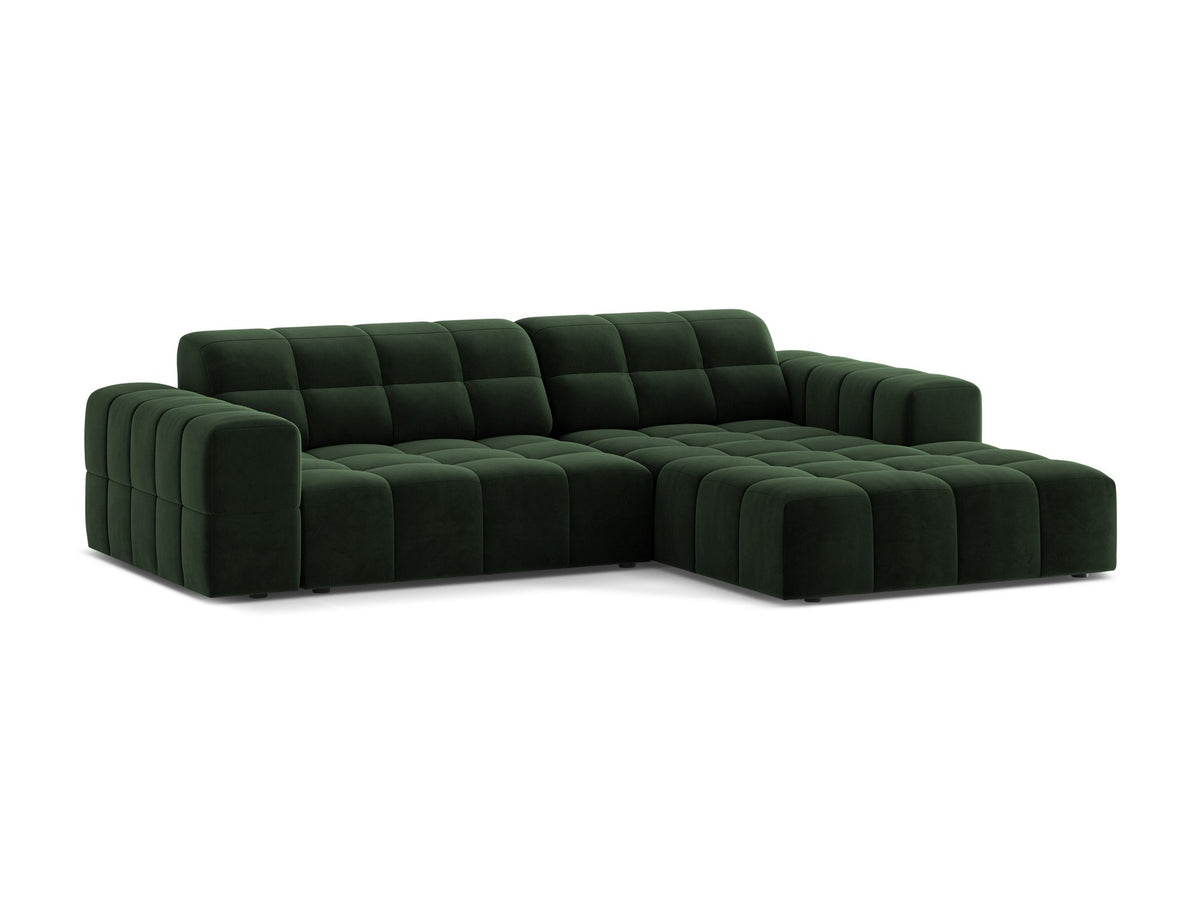 Jennifer Linkes Ecksofa von Micadoni in leichtem Beige, L-Form rechts, bezogen mit Chenille-Stoff Eden 2 Pearl, schwarze Kunststoffbeine.