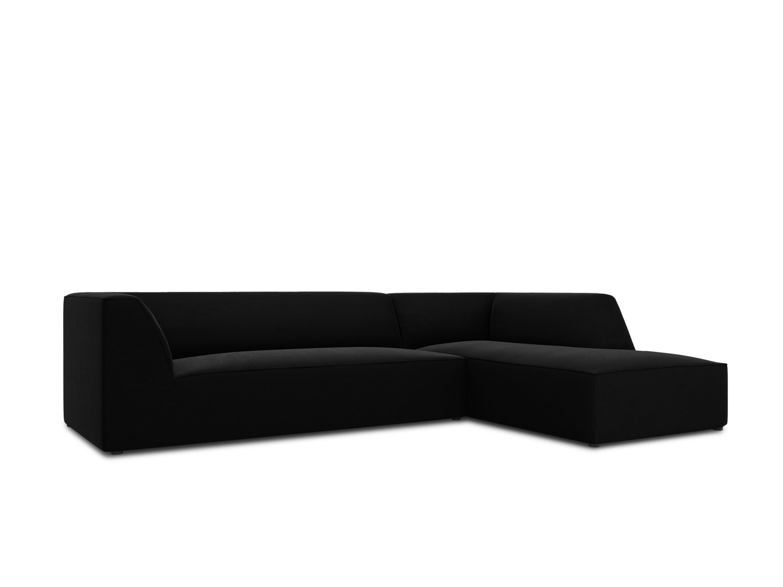 Stylisches, rotes Ruby Velour Ecksofa, 4-Sitzer, rechtsseitig, perfekt für stilvolle Wohnräume und gesellige Abende.