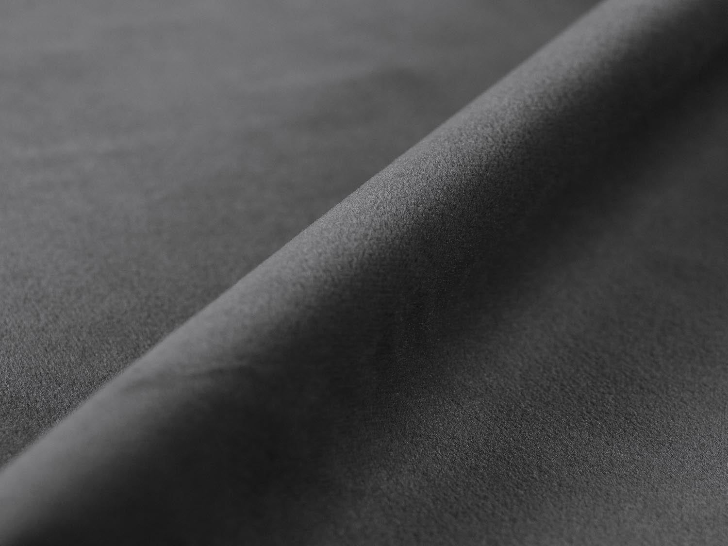 Elegantes Eden Velour Ecksofa rechts in Grau, ideal für moderne Wohnräume. Komfort und Stil vereint von Micadoni.