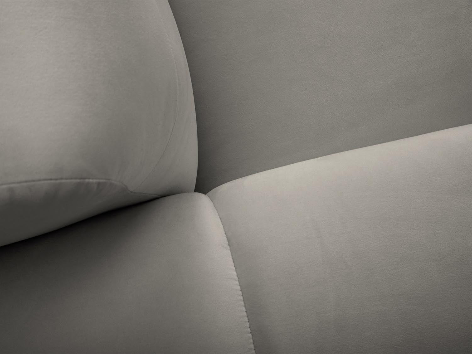 Elegantes Kendal Velour Ecksofa in stilvollem Dunkelgrau, ideal für entspannte Abende und gesellige Runden. 4-Sitzer von Micadoni.