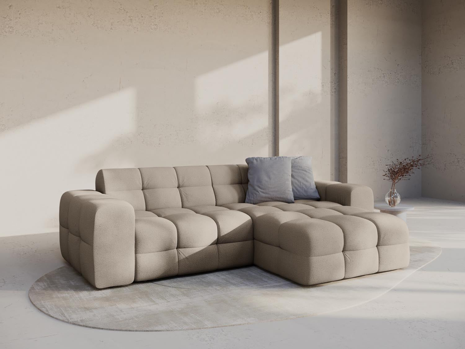 Elegantes Kendal Ecksofa in Dunkelbeige, ideal für stilvolle Wohnräume. Komfortables 4-Sitzer L-Sofa von Micadoni, perfekt für entspannte Abende.