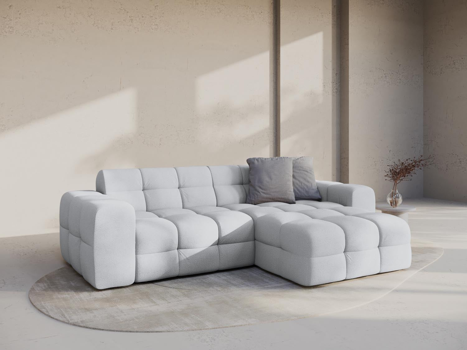 Stylisches Kendal Ecksofa rechts, 4-Sitzer in hellem Grau, ideal für moderne Wohnräume, präsentiert von Micadoni.