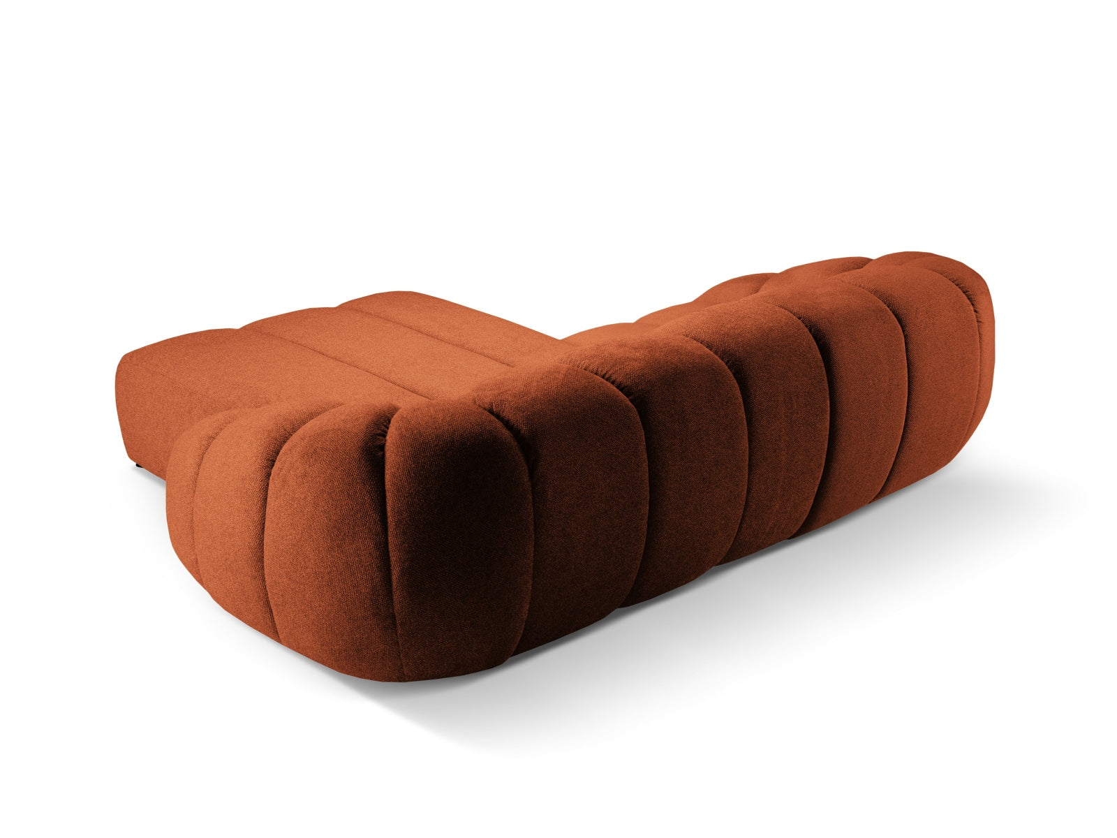 Elegantes Ecksofa Diana in sanftem Terracotta, ideal für gemütliche Wohnzimmergestaltung, erhältlich bei Micadoni.