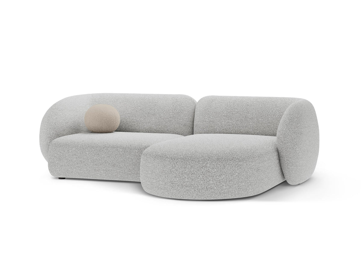 Weisses modulares Ecksofa Kate von Micadoni mit Bouclé-Stoff, schwarzen Kunststoffbeinen und rechts ausgerichteter Formgebung.