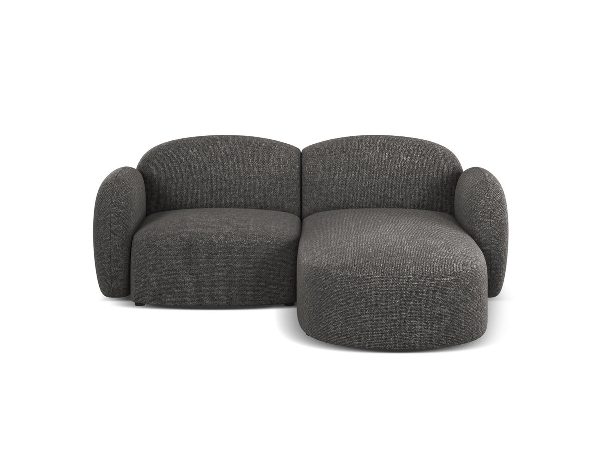 Blair Ecksofa rechts 3-Sitzer von Micadoni, L-Sofa mit Eden-Chenillestoff in Dark Beige, Massivholzrahmen und schwarzen Kunststoffbeinen.