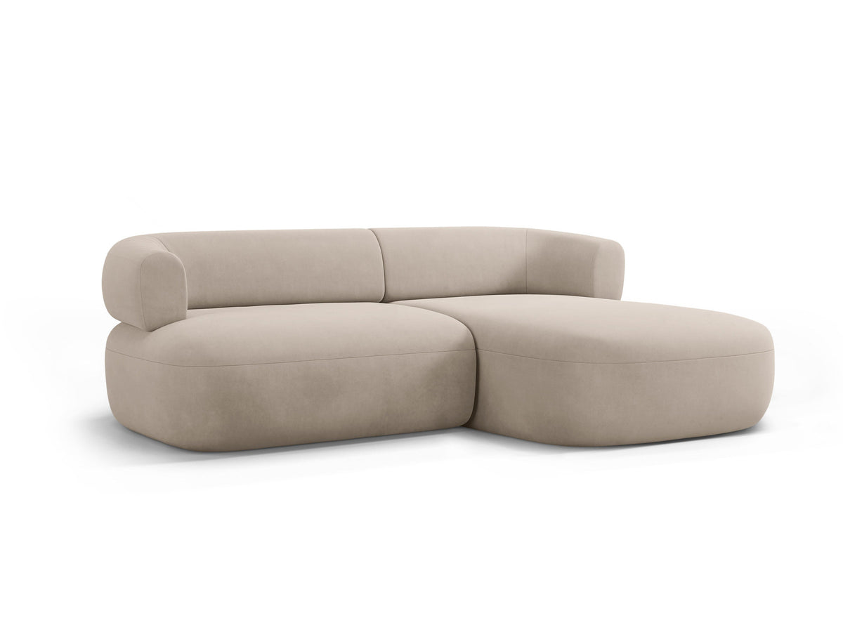 Jenny Velour Ecksofa rechts 5 Sitzer in Beige-Salvador präsentiert im Onlineshop von KAQTU Design AG. L-Sofa rechts ist von Micadoni