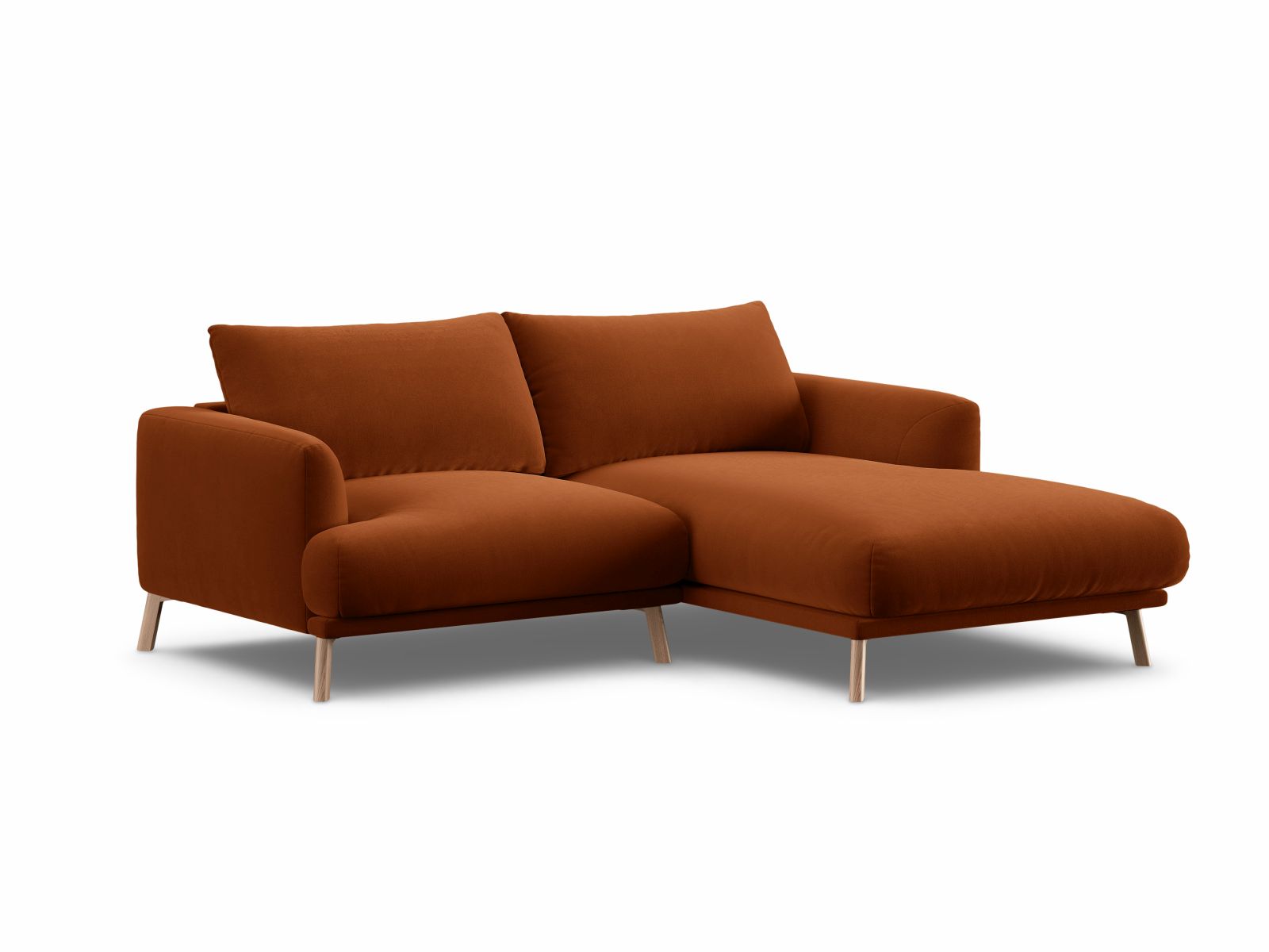 Elegantes 3-Sitzer Ecksofa Naomi in warmem Terracotta, ideal für stilvolle Wohnräume. Hochwertige Verarbeitung von Micadoni.
