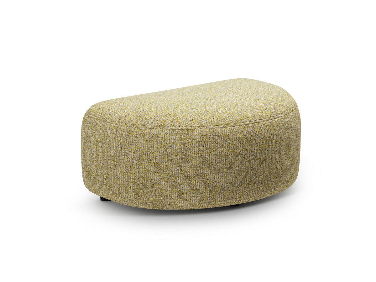 Kate Pouf von Micadoni in Weiss, rechteckige Form mit Stoffbezug Baloo, auf kurzen Beinen aus Polypropylen, kompakte Sitzfläche.