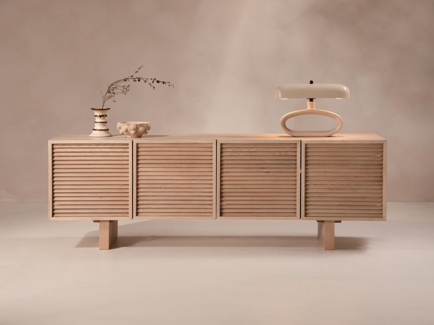 TV-Möbel Aires, 160x40x54 in präsentiert im Onlineshop von KAQTU Design AG. TV-Möbel ist von Micadoni