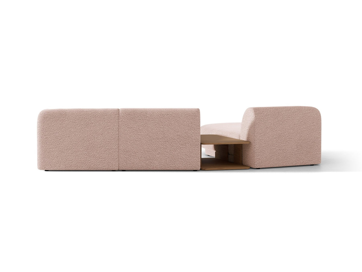 Braunes modulares Sofa Miley von Micadoni mit Bouclé-Stoff, schwarzen Kunststoffbeinen und breiter Sitzfläche im Wohnraum.