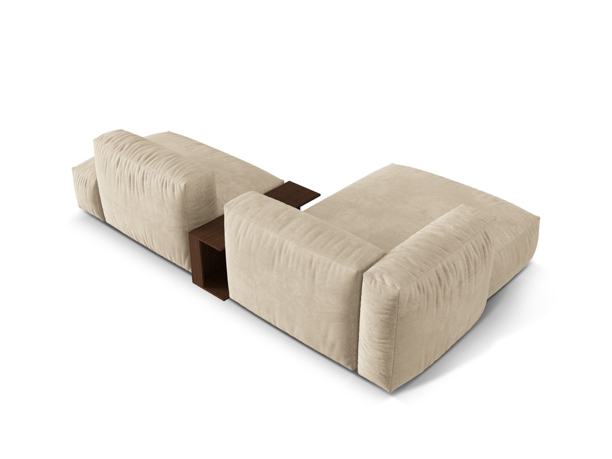 Elegantes, modulares Ecksofa in sanftem Beige, ideal für kleine Räume, mit zwei bequemen Sitzen und integriertem Beistelltisch.