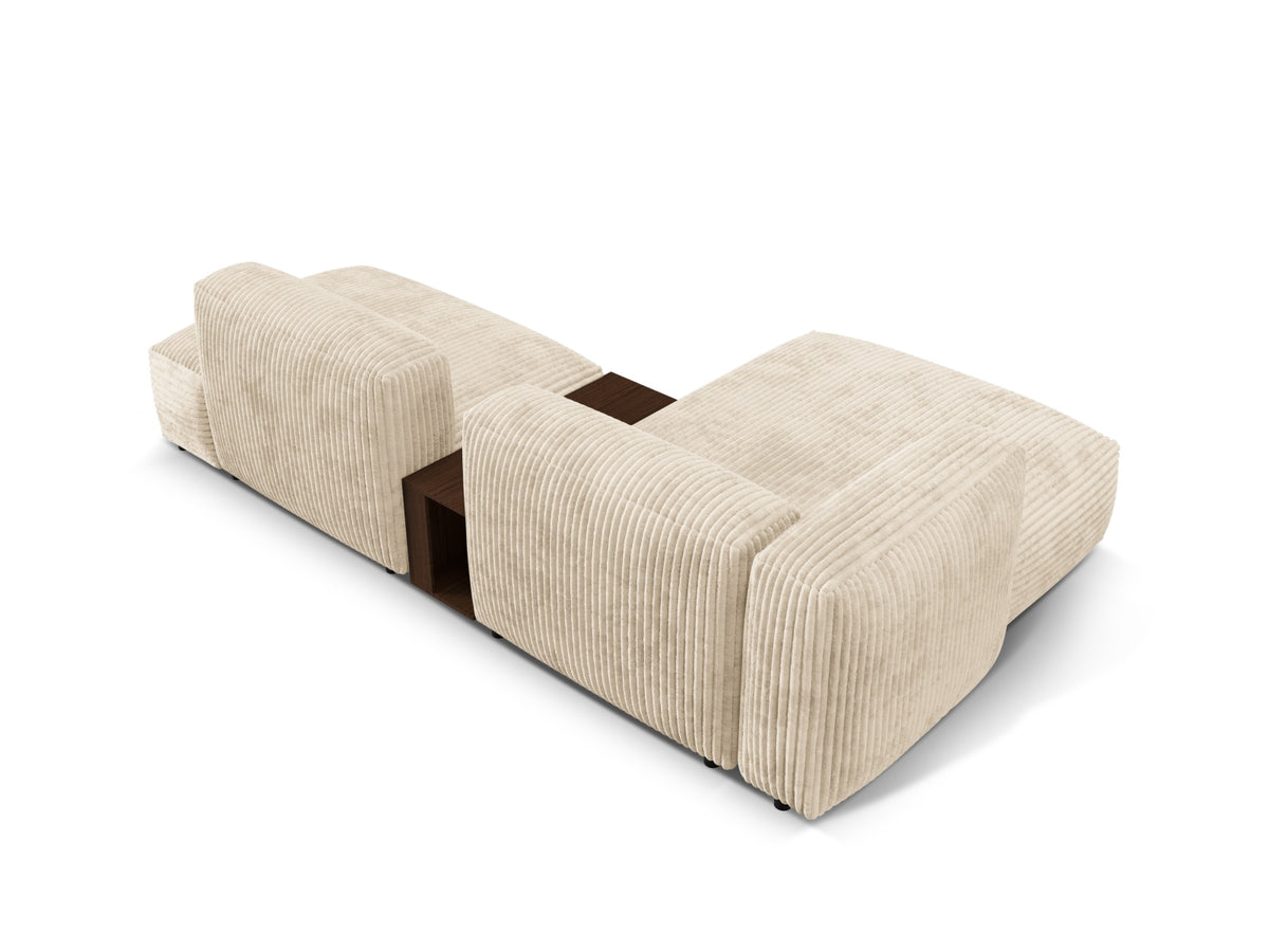 Elegantes Martina Ecksofa links mit 2 Sitzen und integriertem Beistelltisch in sanftem Beige, ideal für stilvolle Wohnräume.