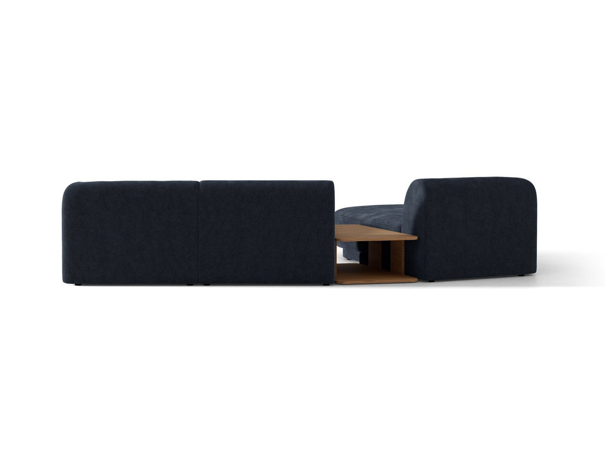 Braunes modulares Sofa Miley von Micadoni mit Bouclé-Stoff, schwarzen Kunststoffbeinen und breiter Sitzfläche im Wohnraum.