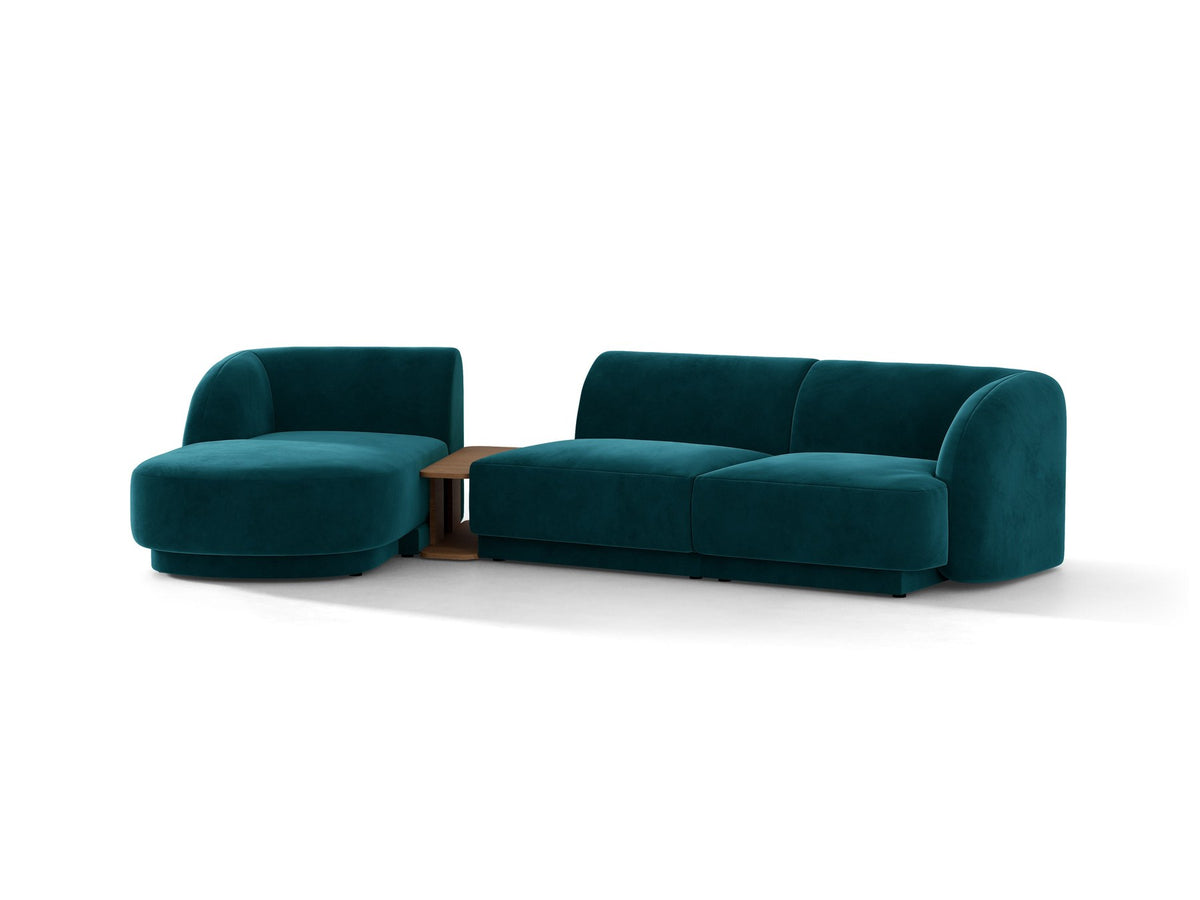 Braunes modulares Sofa Miley von Micadoni mit Bouclé-Stoff, schwarzen Kunststoffbeinen und breiter Sitzfläche im Wohnraum.