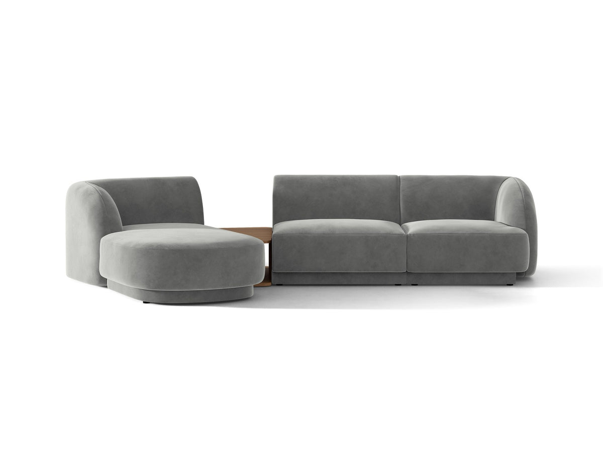 Braunes modulares Sofa Miley von Micadoni mit Bouclé-Stoff, schwarzen Kunststoffbeinen und breiter Sitzfläche im Wohnraum.