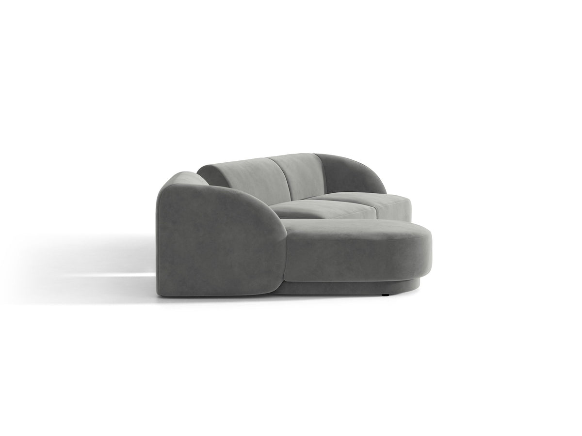 Braunes modulares Sofa Miley von Micadoni mit Bouclé-Stoff, schwarzen Kunststoffbeinen und breiter Sitzfläche im Wohnraum.