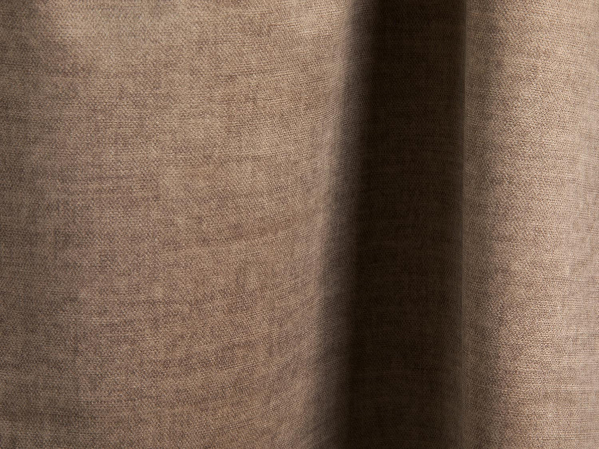 Modulares Ecksofa Martina rechts, 2-Sitzer mit integriertem Beistelltisch, in modernem Dunkelbeige für einladende Wohnambiente.