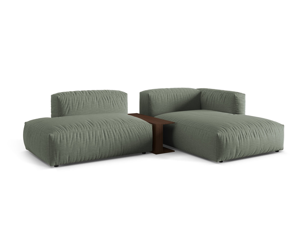 Elegantes Martina Ecksofa in Moss Green mit Beistelltisch, ideal für stilvolle Wohnräume. Modulares Design von Micadoni.