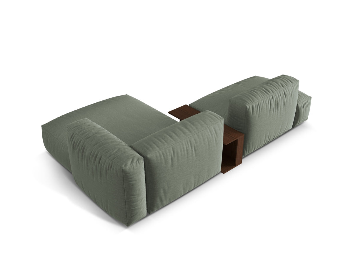Elegantes Martina L-Sofa in Moosgrün, rechtsseitig, ausgestattet mit einem praktischen Beistelltisch für stilvolle Entspannung.