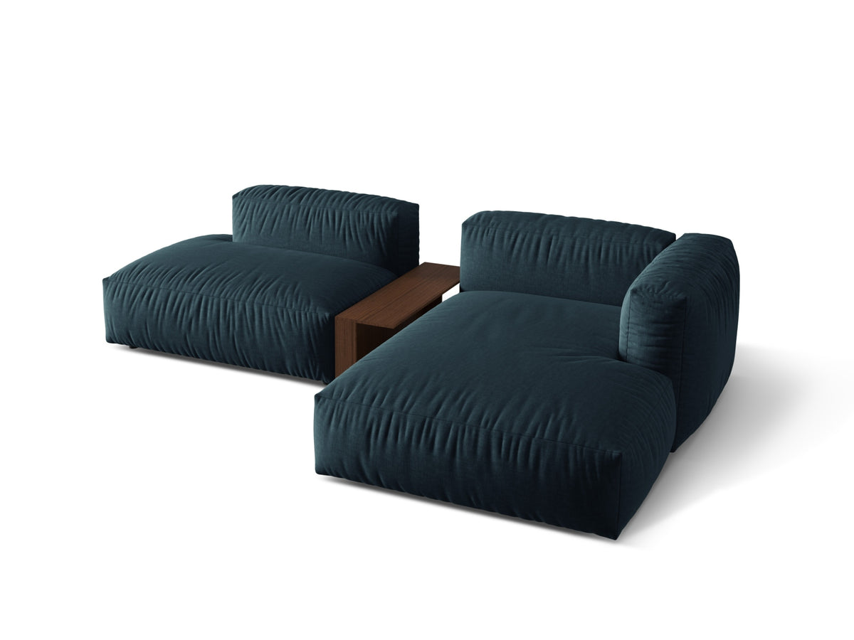 Modernes Martina Ecksofa in Blue Jeans-Boston, 2-Sitzer mit integriertem Beistelltisch, perfekt für gemütliche und stilvolle Wohnbereiche.
