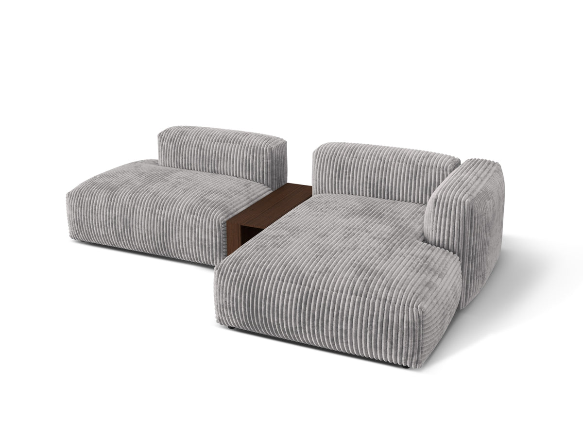 Elegantes, hellgraues Ecksofa Martina mit zwei Sitzen und integriertem Beistelltisch, perfekt für stilvolle Wohnräume und entspannte Stunden.