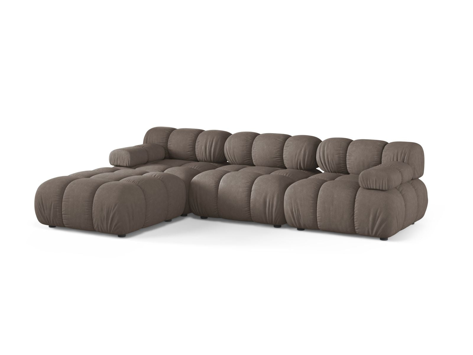 Elegantes 4-Sitzer Sofa Bellis in Cappuccino-Liberty, ideal für stilvolle Wohnräume, erhältlich bei KAQTU Design AG.