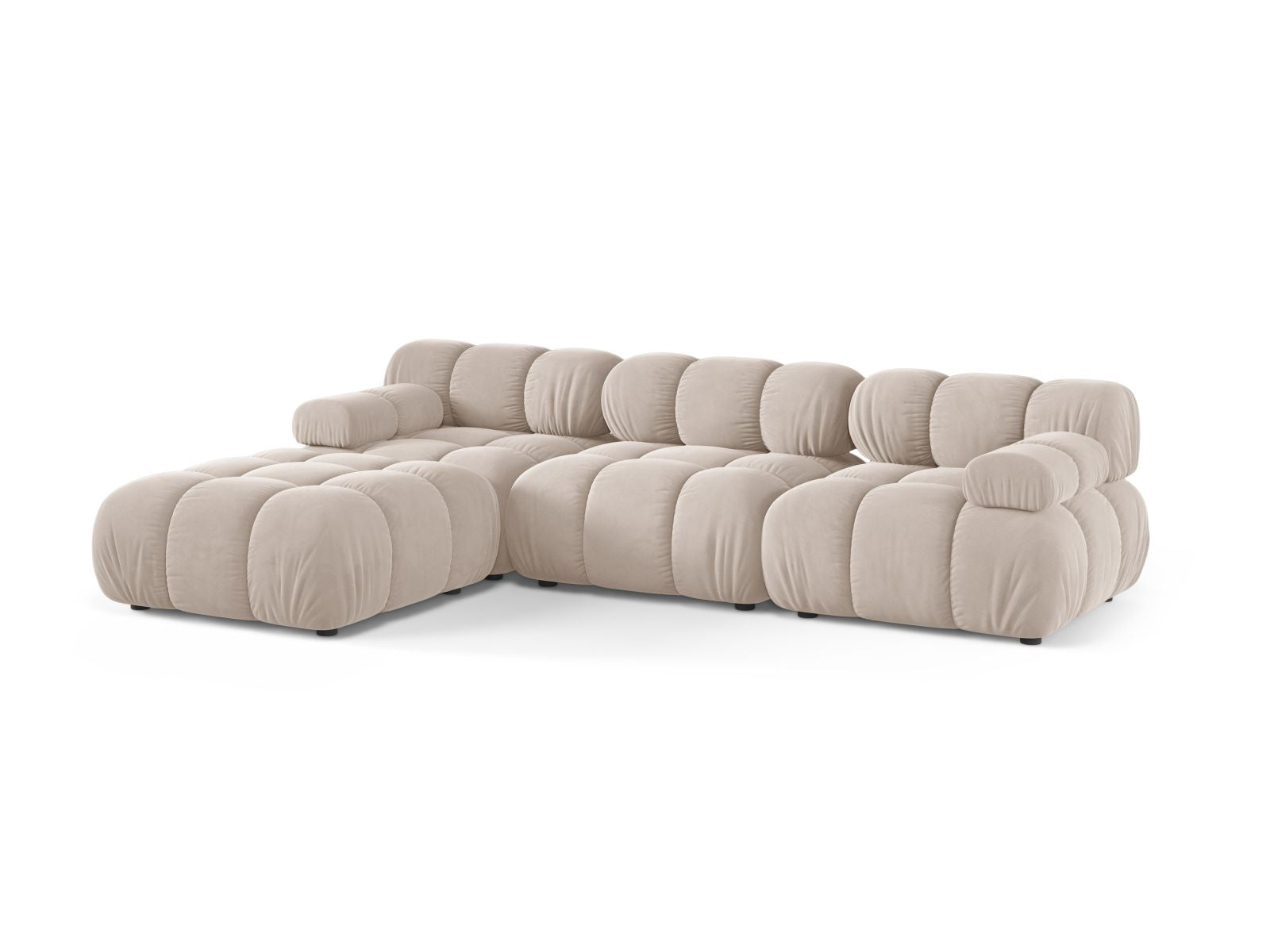 Elegantes 4-Sitzer Sofa Bellis in sanftem Light Beige-Venus, ideal für stilvolle Wohnräume, erhältlich bei KAQTU Design AG.