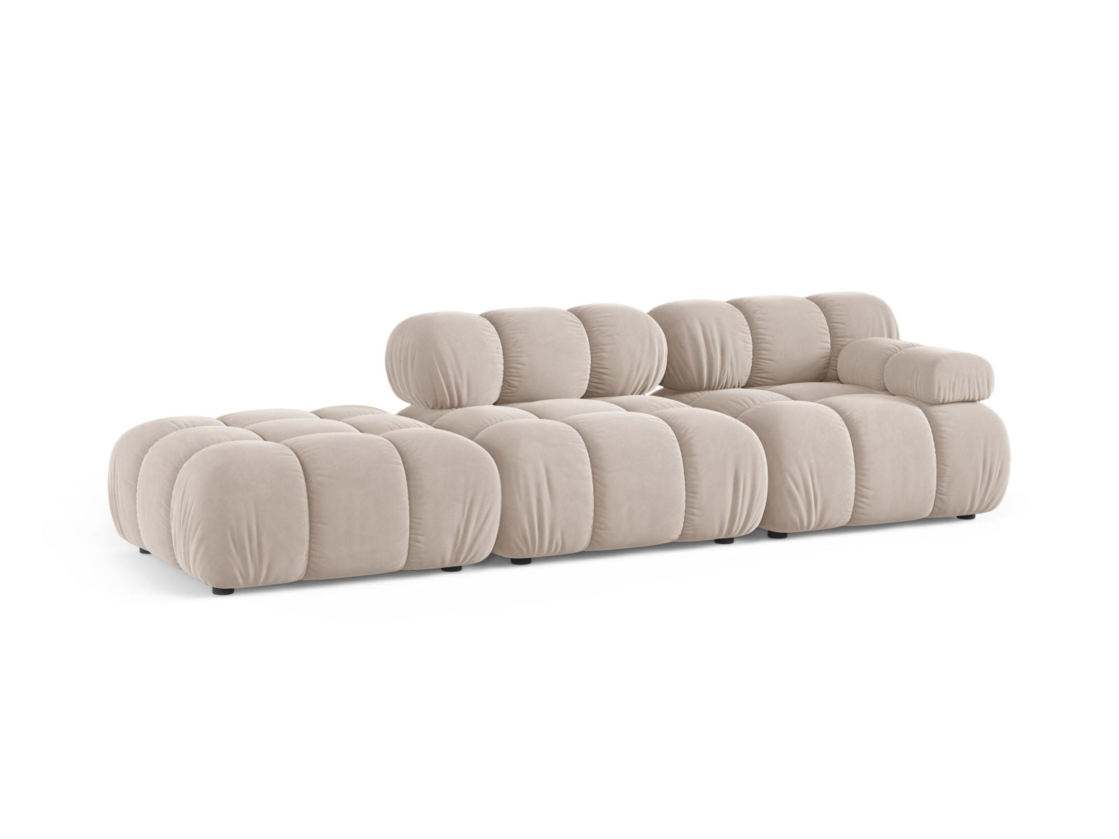 Elegantes 4-Sitzer Sofa Bellis in hellem Beige, ideal für moderne Wohnräume, erhältlich bei KAQTU Design AG.