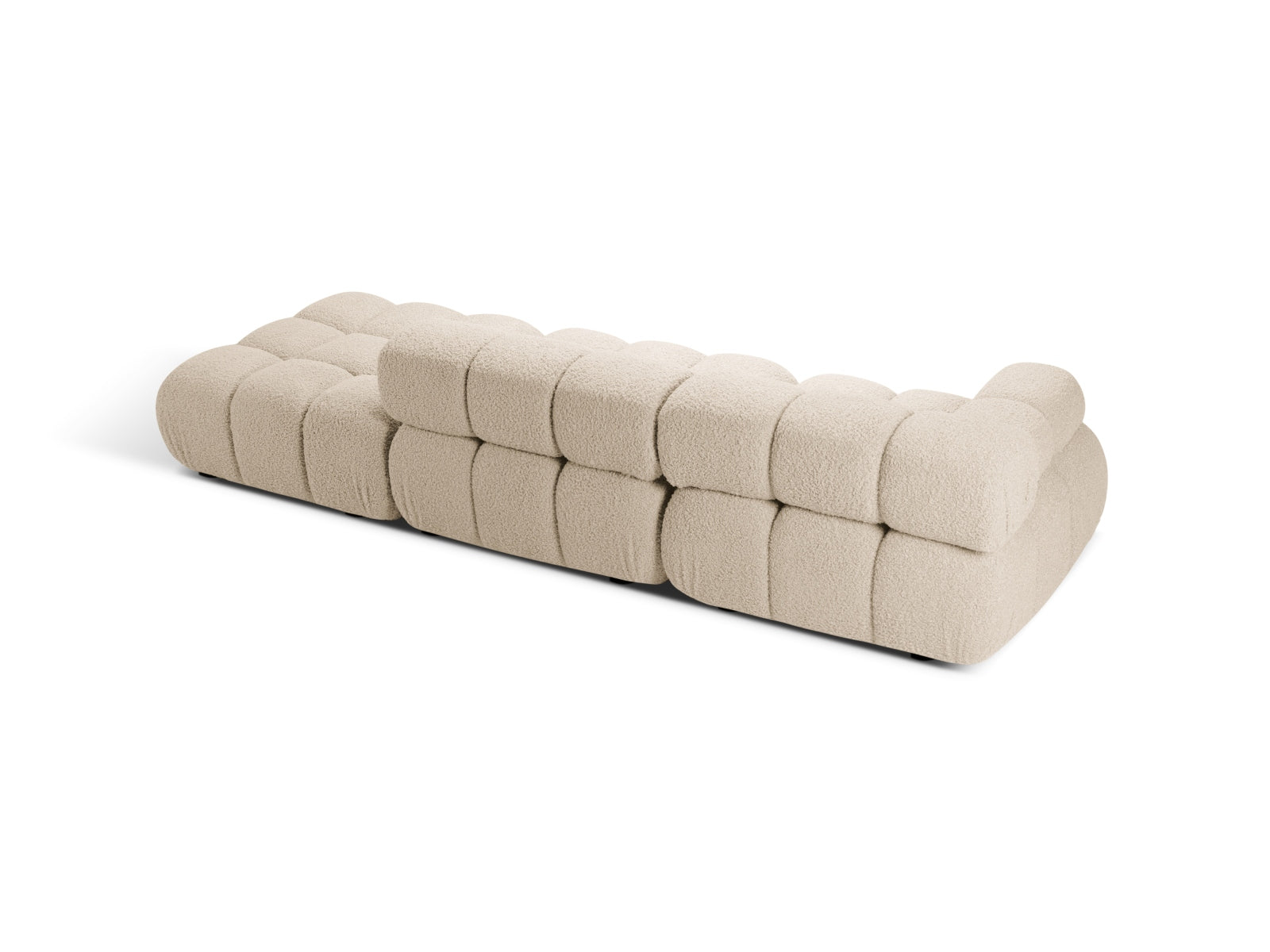 Erleben Sie das Bellis Boucle Sofa von Micadoni – ein elegantes 4-Sitzer-Modell mit modularer Anpassungsfähigkeit und luxuriösem Komfort.