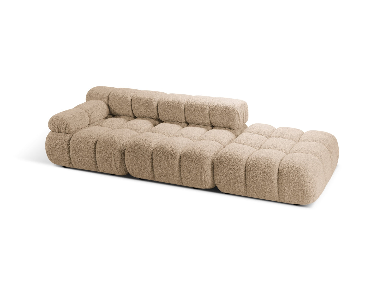 Elegantes Bellis Boucle Sofa in Sand-Rolf, 4-Sitzer, modulare Bauweise, ideal für stilvolle Wohnräume, präsentiert von KAQTU Design AG.