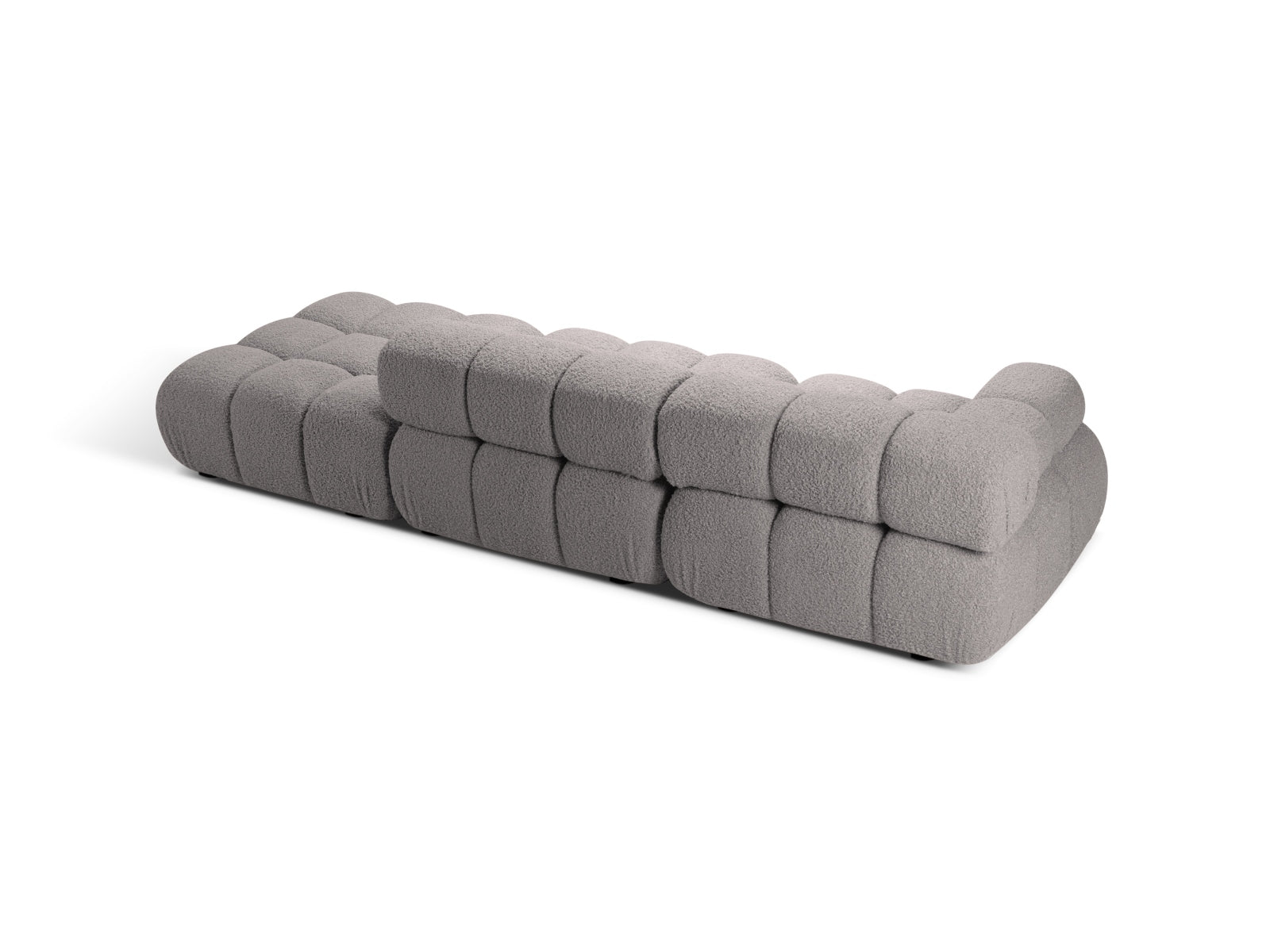 Erleben Sie das Bellis Boucle Sofa von Micadoni: Ein elegantes, modulares 4-Sitzer Möbelstück, das Komfort und Stil vereint und nachhaltig produziert ist.
