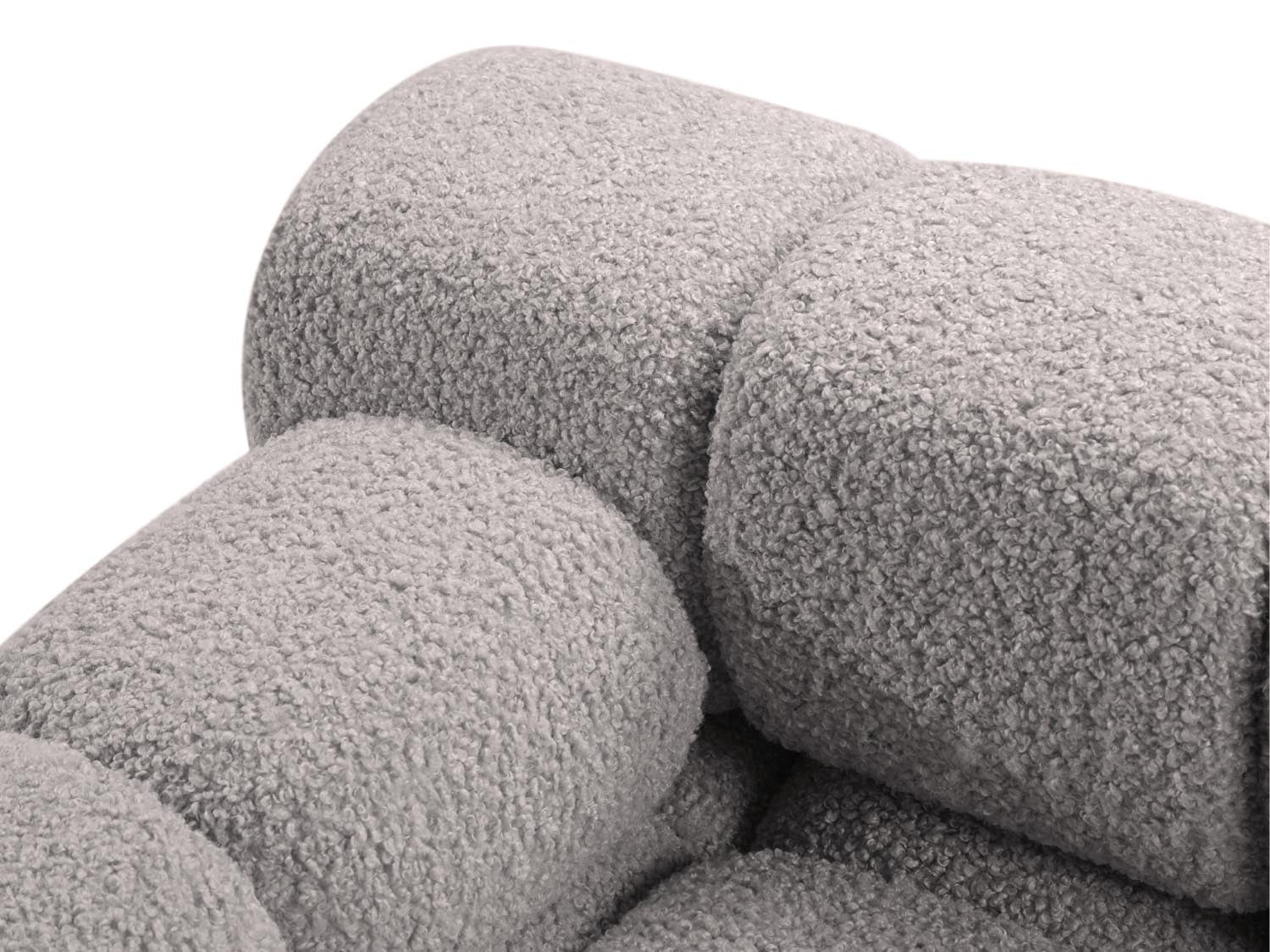 Entdecken Sie das Bellis Boucle Sofa von Micadoni: Ein stilvolles, modulares 4-Sitzer Sofa, das höchsten Komfort bietet und umweltfreundlich hergestellt ist.