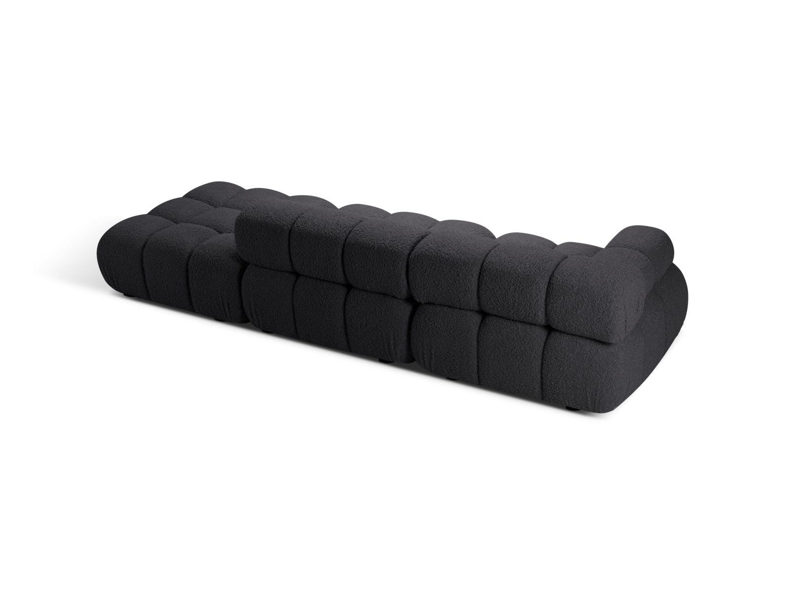 Erleben Sie das Bellis Boucle Sofa von Micadoni: Ein elegantes, modulares 4-Sitzer Möbelstück, das Komfort und Stil vereint und nachhaltig produziert ist.