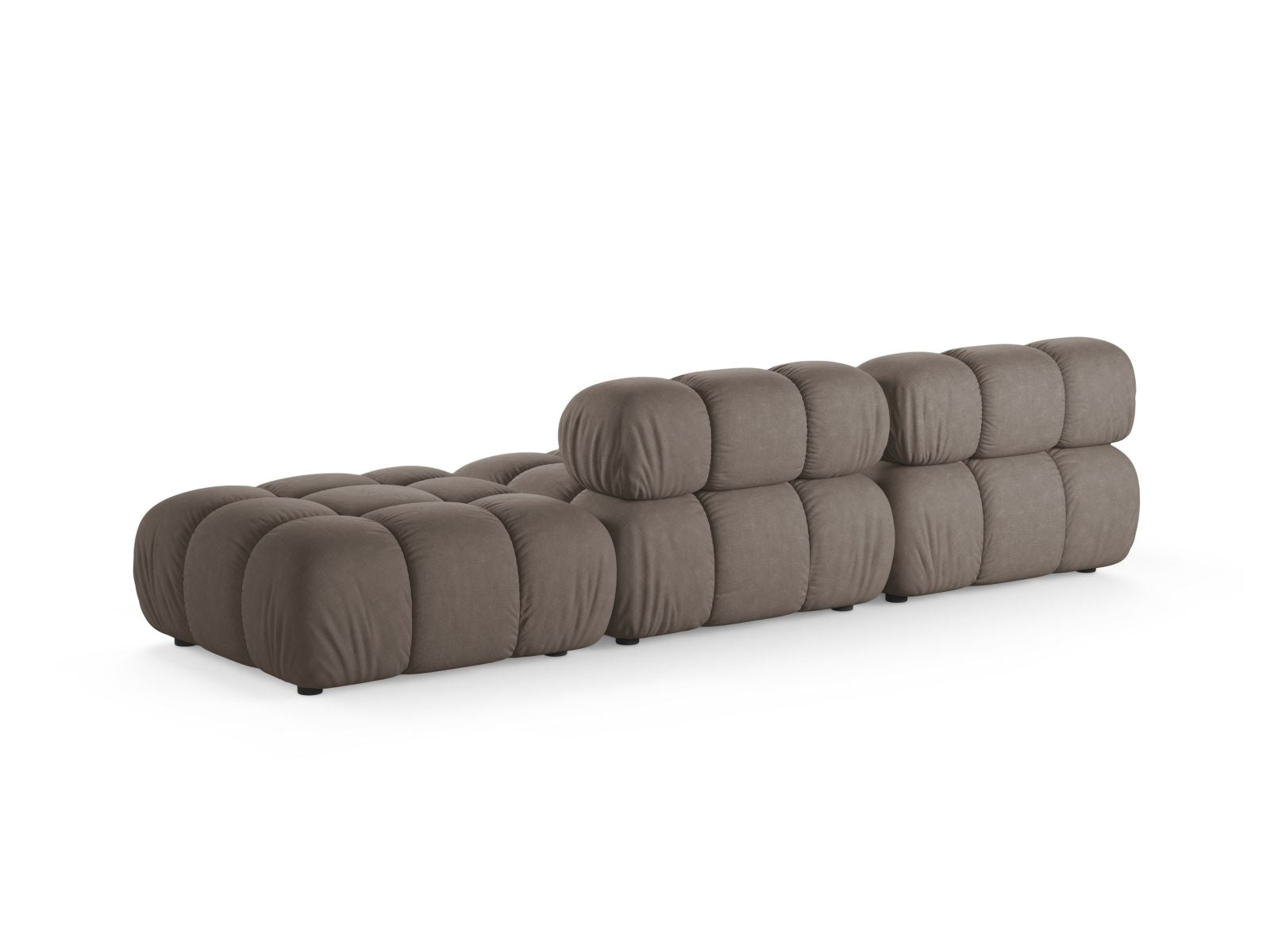 Elegantes 4-Sitzer Sofa Bellis in Cappuccino-Liberty, ideal für moderne Wohnräume, bietet Komfort und Flexibilität für Ihr Zuhause.