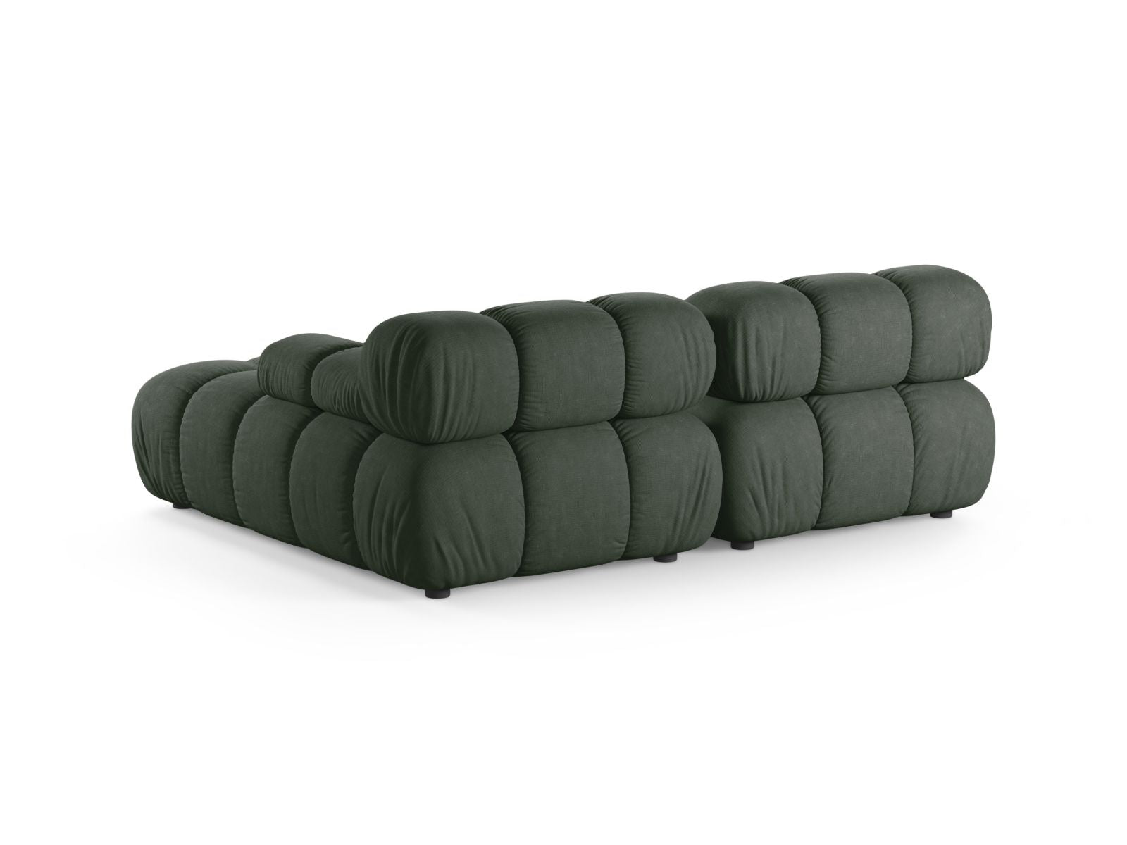 Elegantes 3-Sitzer Ecksofa Bellis in Moss Green-Liberty, ideal für stilvolle Wohnräume und entspannte Abende, erhältlich bei Micadoni.