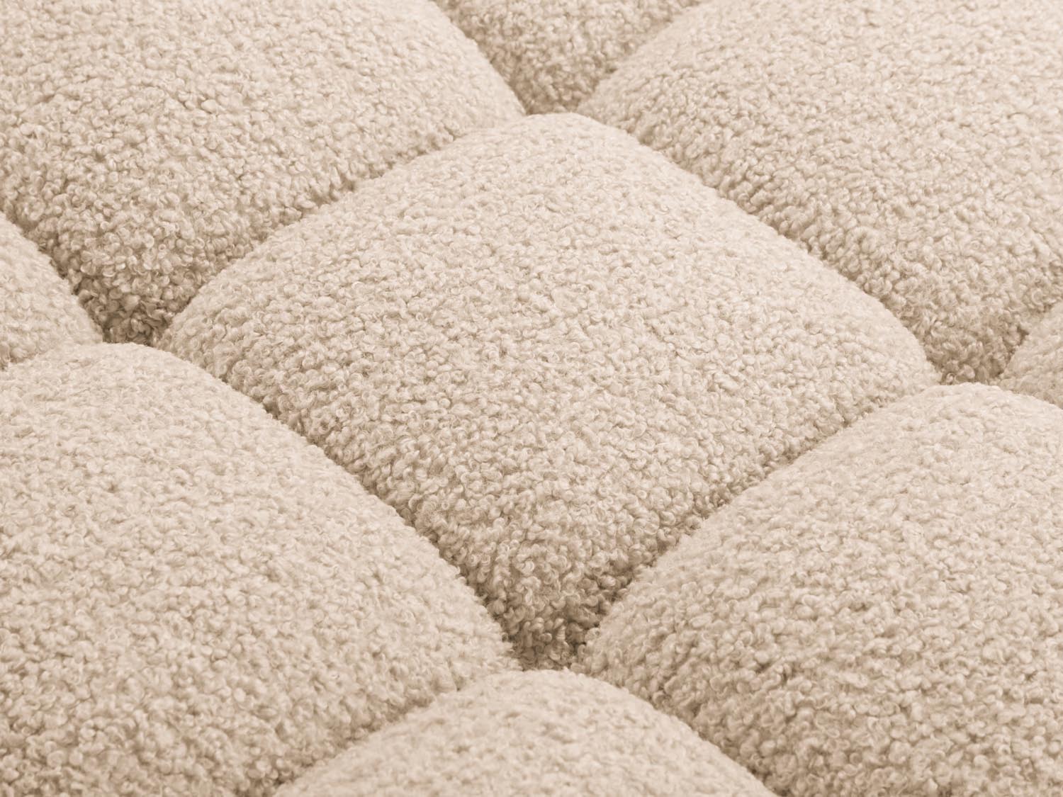 Gestalten Sie Ihr Wohnzimmer mit dem Bellis Boucle Ecksofa links von Micadoni – ein stilvolles 4-Sitzer Sofa, das Eleganz und Komfort vereint.