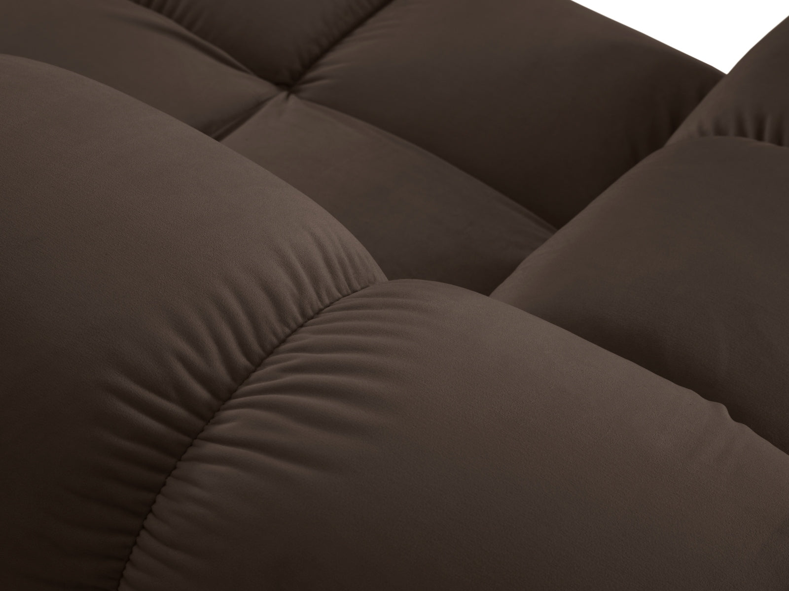 Entdecken Sie das Bellis Velour Ecksofa links von Micadoni – ein elegantes 4-Sitzer Sofa, das Komfort und individuelle Gestaltungsmöglichkeiten für Ihr Wohnzimmer bietet.