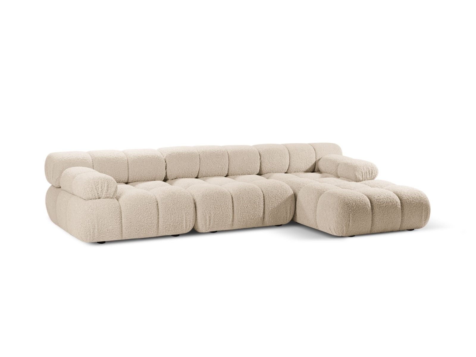 Elegantes Bellis Boucle Ecksofa in Light Beige, 4-Sitzer, modulare Bauweise, ideal für stilvolle Wohnräume, präsentiert von Micadoni.