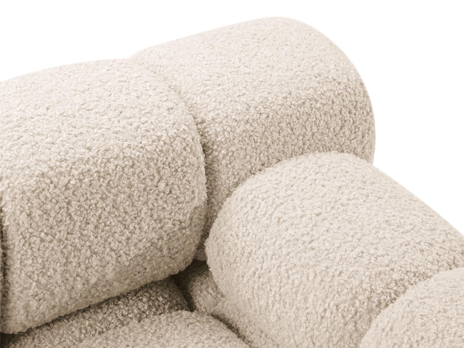 Elegantes, modulares Ecksofa Bellis Boucle in sanftem Beige, 4-Sitzer, ideal für stilvolle Wohnräume und gemütliche Abende.