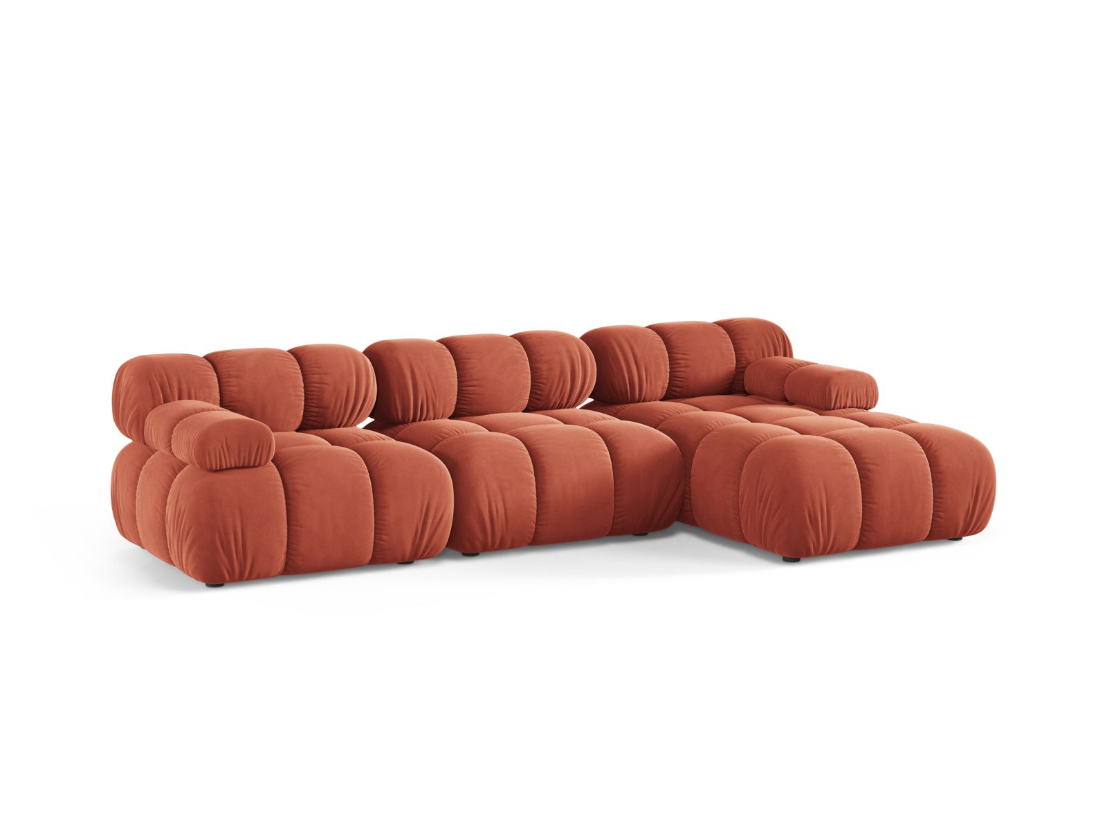 Elegantes 4-Sitzer Ecksofa Bellis in Coral-Venus, ideal für stilvolle Wohnräume, präsentiert von Micadoni im KAQTU Onlineshop.