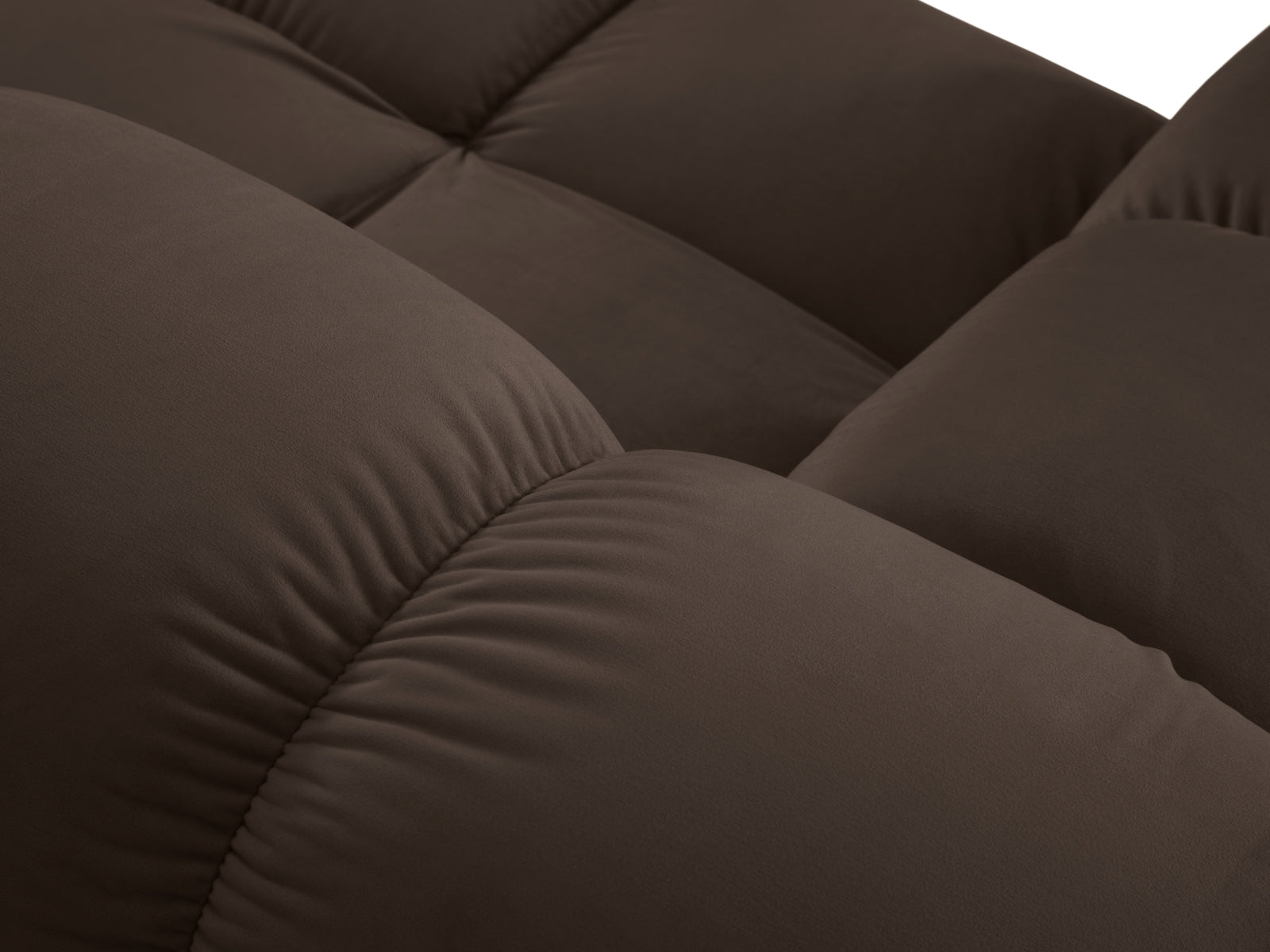 Stilvolles, modulares Ecksofa Bellis in edlem Velours, dunkelbraun, 7-Sitzer, 282 cm, perfekt für entspannte Abende und modernes Interieur.