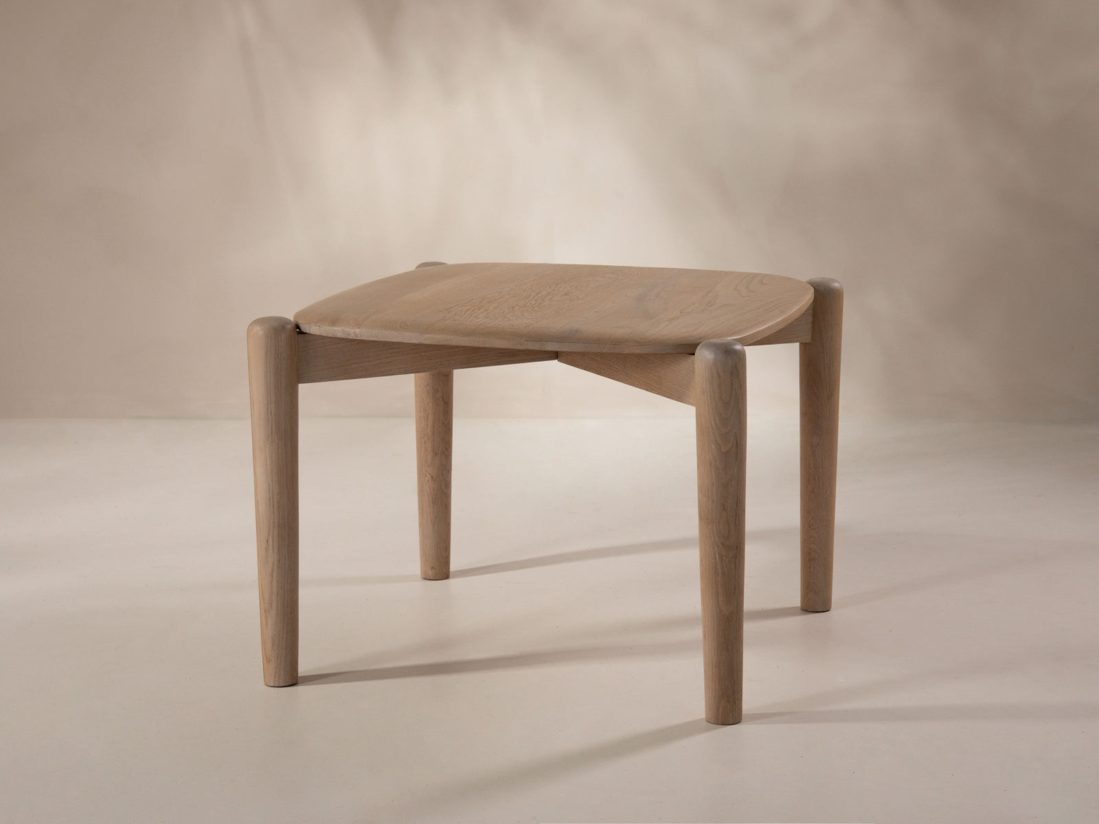 Kaffeetisch Aires 60x60 in präsentiert im Onlineshop von KAQTU Design AG. Couchtisch ist von Micadoni